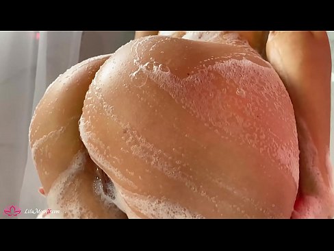 ❤️ Brunette masturbéiert Pussy mat Vibrator fir en intensiven Orgasmus an der Dusch ️❌ Hausgemachte Porno bei eis ﹏